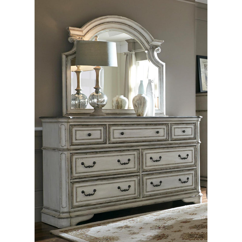  Liberty Furniture Industries Inc. Magnolia Manor 244-BR-KPBDM 5 pc King Panel Bedroom Set IMAGE 3